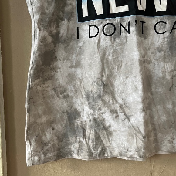 (kids girls) breaking news i don’t care gray & white tie dye tshirt - Picture 6 of 8